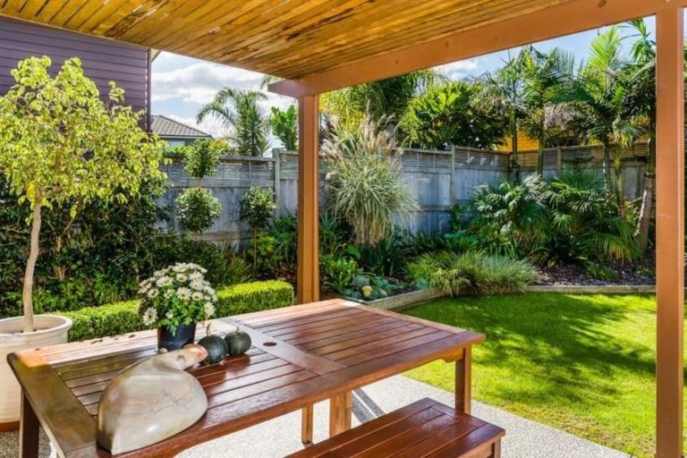 Photo of property in 8 Spring Valley Place, Oteha, Auckland, 0632