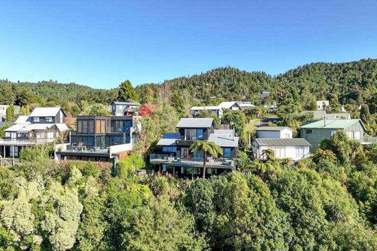 Photo of property in 21 Waiparemo Crescent, Pukawa Bay, Turangi, 3381