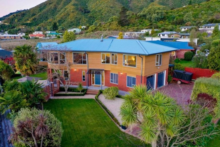 Photo of property in 4 Rimu Terrace, Waikawa, Picton, 7220
