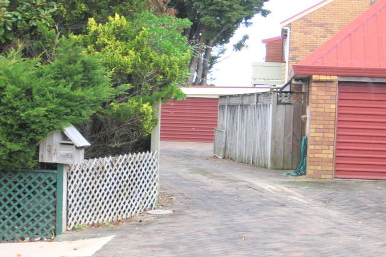 Photo of property in 1/3 Spruce Place, Totara Heights, Auckland, 2105