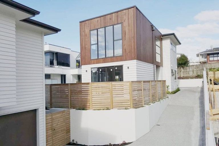 Photo of property in 16 Takutai Avenue, Bucklands Beach, Auckland, 2012