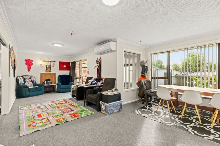 Photo of property in 9 Hannah Place, Redwood, Christchurch, 8051