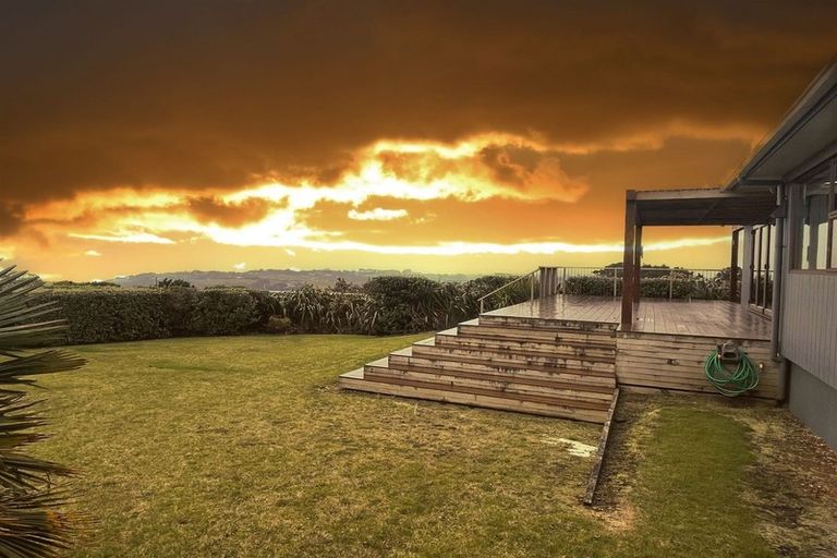 Photo of property in 85 Constable Road, Muriwai, Waimauku, 0881