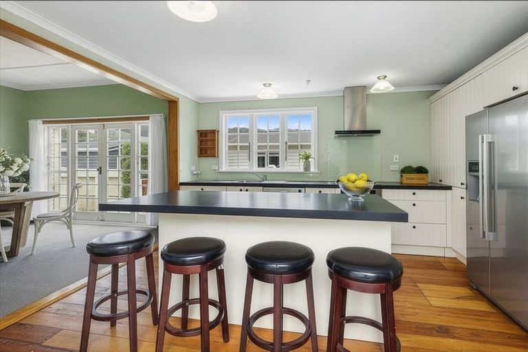 Photo of property in 43a Collins Avenue, Tawa, Wellington, 5028