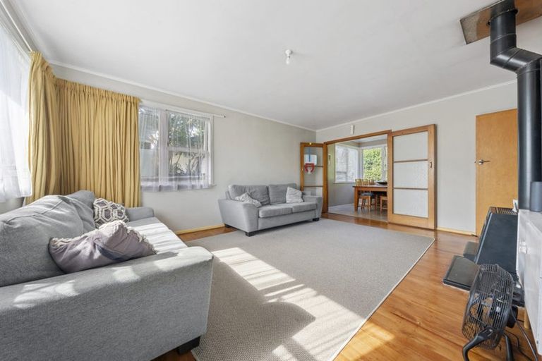 Photo of property in 61 Graham Avenue, Te Atatu Peninsula, Auckland, 0610