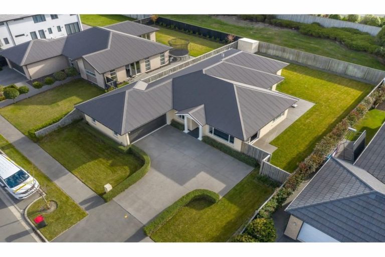 Photo of property in 35 Mariposa Crescent, Aidanfield, Christchurch, 8025