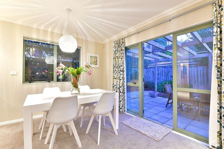 Photo of property in 2/34 Selwyn Crescent, Forrest Hill, Auckland, 0620