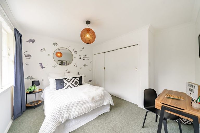 Photo of property in 5 Winchester Avenue, Pinehaven, Upper Hutt, 5019