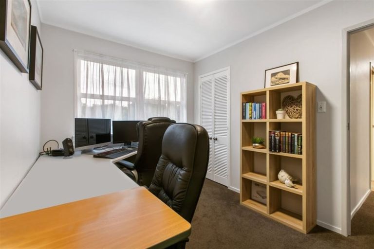 Photo of property in 2/32a Sunnynook Road, Sunnynook, Auckland, 0620