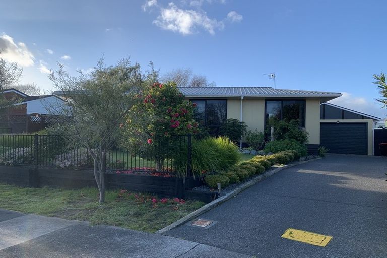 Photo of property in 10 Robert Grove, Paraparaumu, 5032
