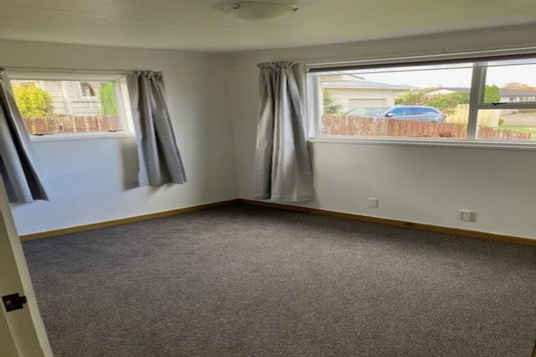 Photo of property in 3 Tiraumea Street, Palmerston North, 4410