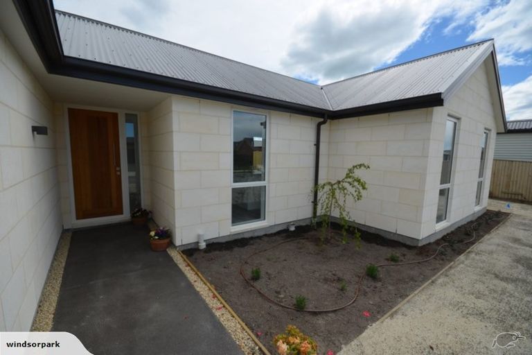 Photo of property in 4 Pembrook Close, Rangiora, 7400