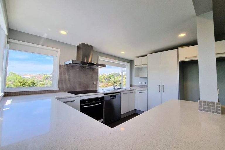 Photo of property in 92 Browns Bay Road, Rothesay Bay, Auckland, 0630