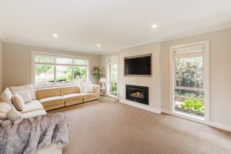 Photo of property in 9 Riverstone Grove, Hokowhitu, Palmerston North, 4410