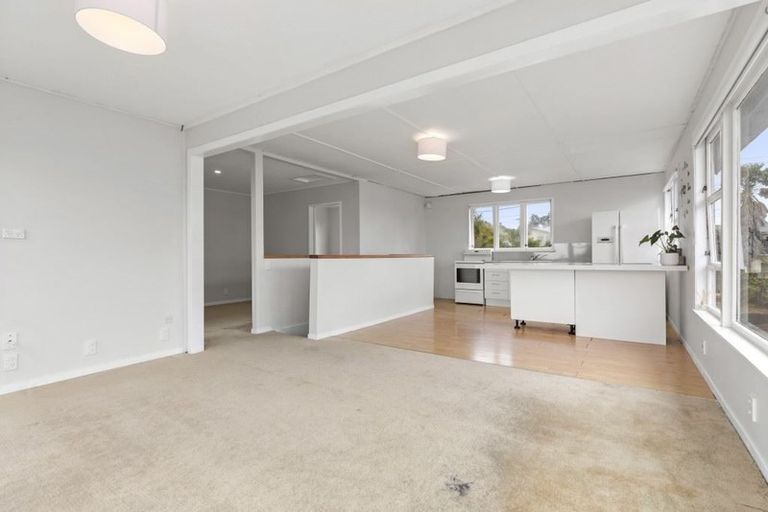 Photo of property in 1400 Whangaparaoa Road, Army Bay, Whangaparaoa, 0930