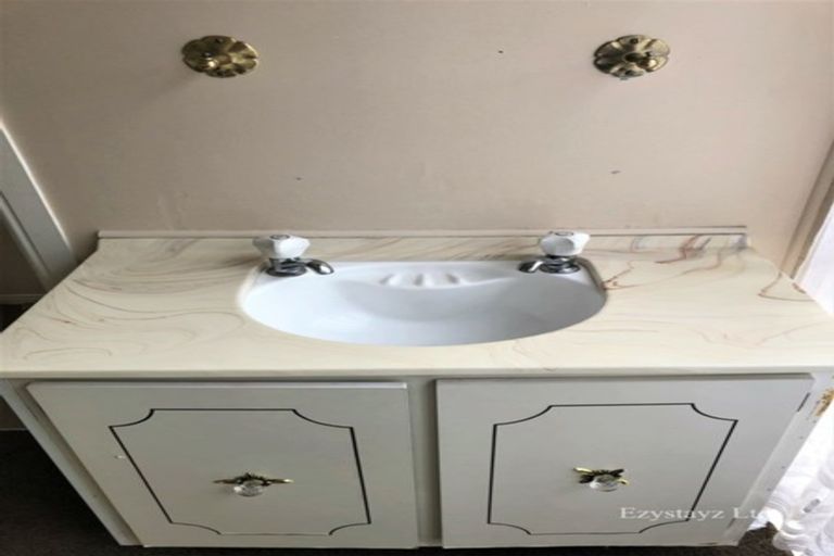 Photo of property in 45 Colwill Road, Massey, Auckland, 0614