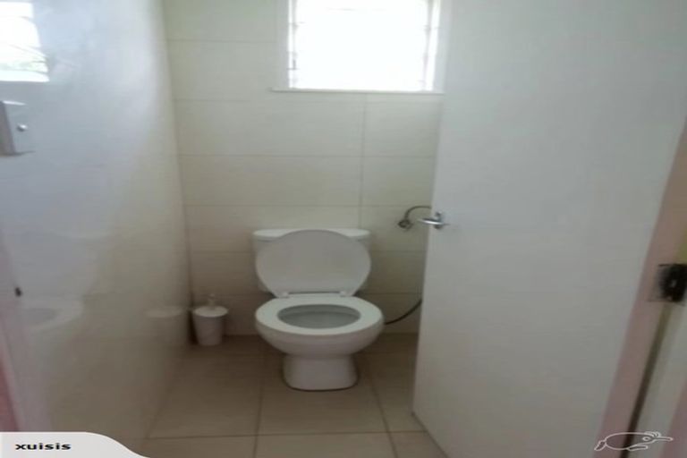 Photo of property in 8 Cypress Place, Sunnynook, Auckland, 0620