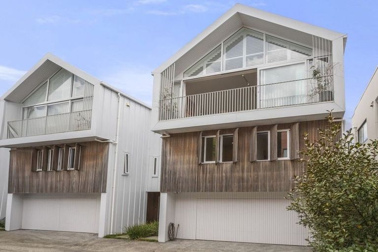 Photo of property in 92c Hinemoa Street, Birkenhead, Auckland, 0626