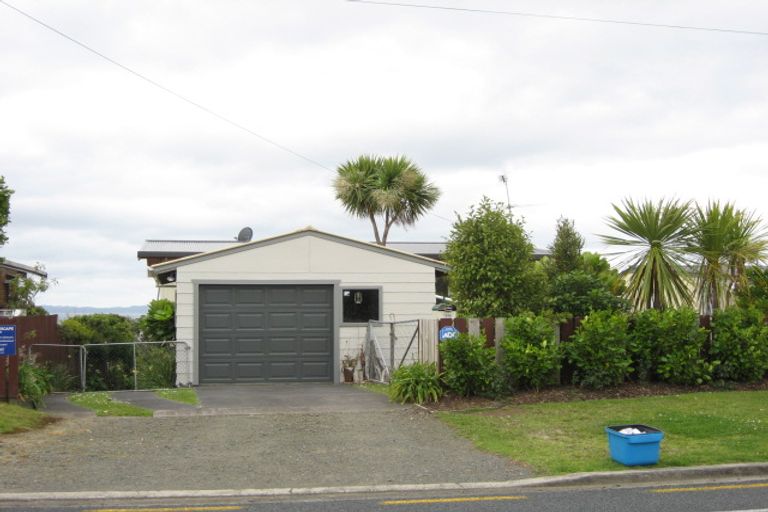 Photo of property in 1386 Whangaparaoa Road, Army Bay, Whangaparaoa, 0930