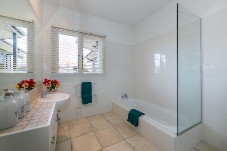 Photo of property in 15 Gillean Street, Havelock North, 4130