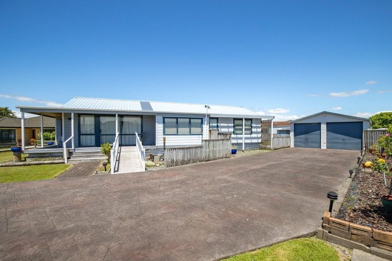 Photo of property in 12 Walton Place, Ngatea, 3503