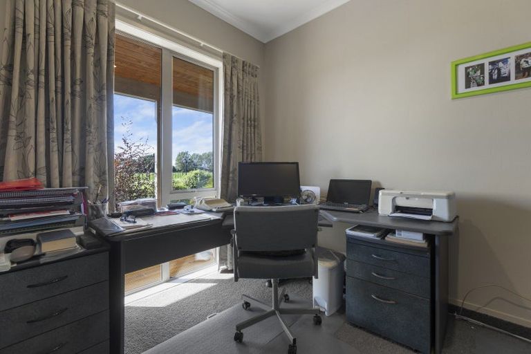 Photo of property in 8 Pitt Road, Hillsborough, New Plymouth, 4372