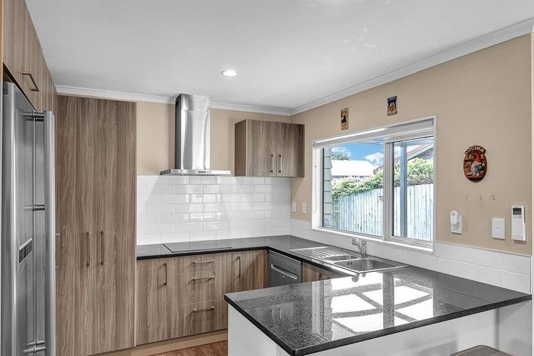 Photo of property in 1 Nirmal Place, Sunnyvale, Auckland, 0612