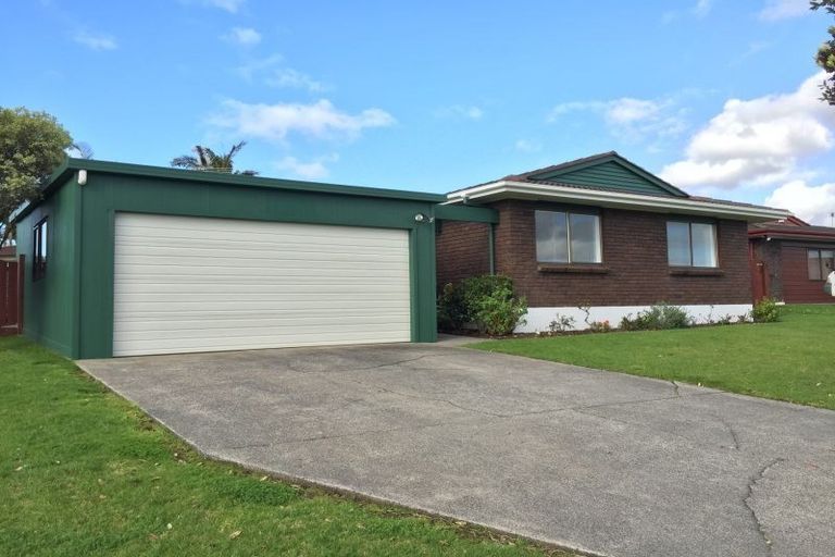 Photo of property in 17 Jillteresa Crescent, Half Moon Bay, Auckland, 2012