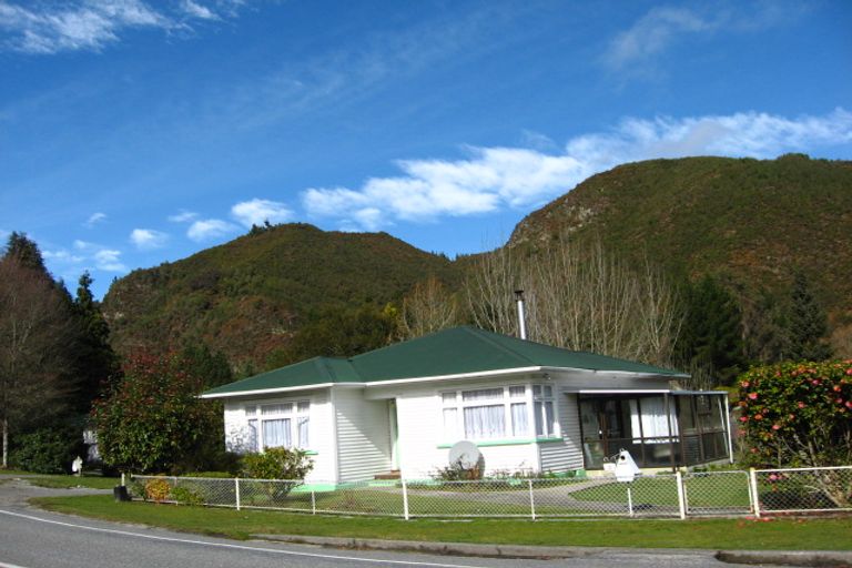 Photo of property in 3 Broadway, Reefton, 7830