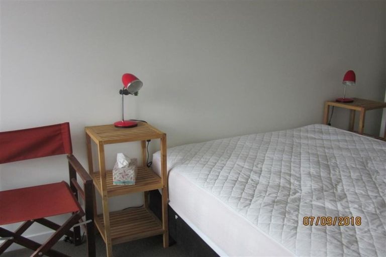 Photo of property in Portal Apartments, 8e/42 Cable Street, Te Aro, Wellington, 6011