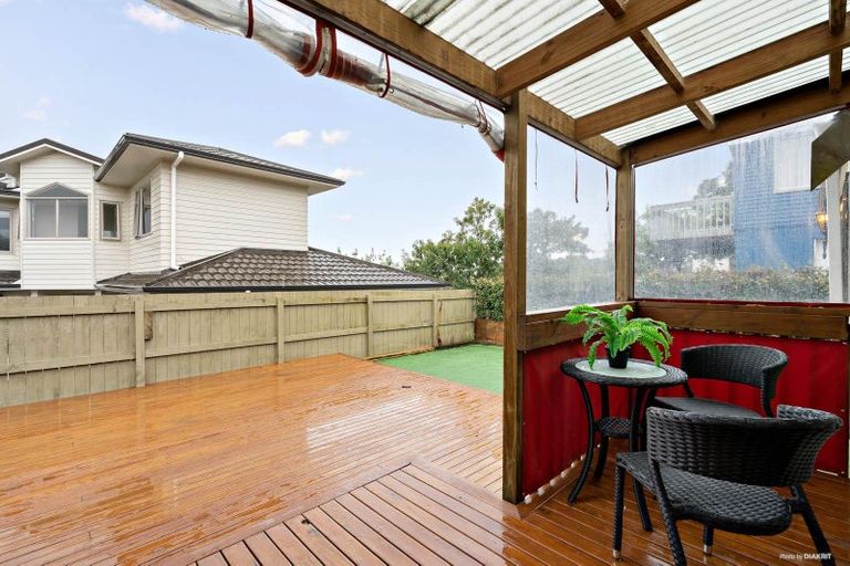 Photo of property in 46 Hobsonville Road, West Harbour, Auckland, 0618