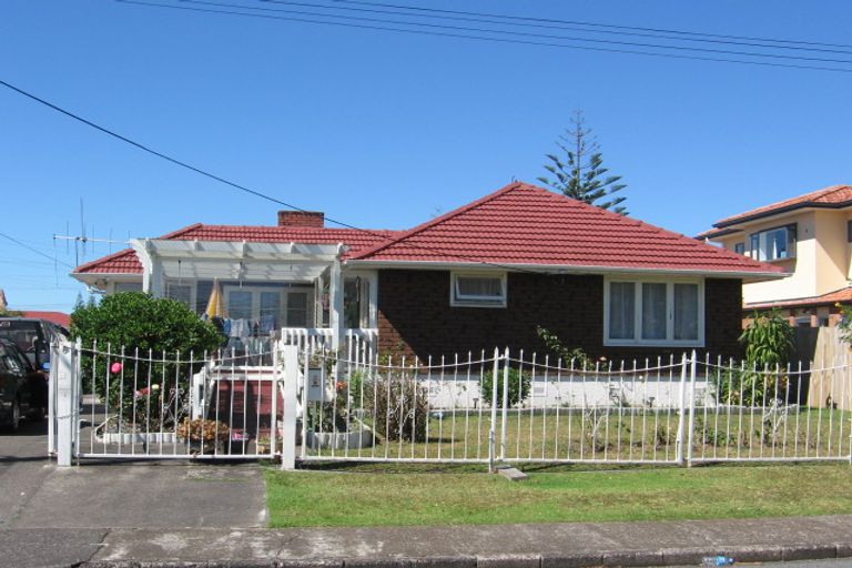 Photo of property in 5 Kiernan Place, Kelston, Auckland, 0602