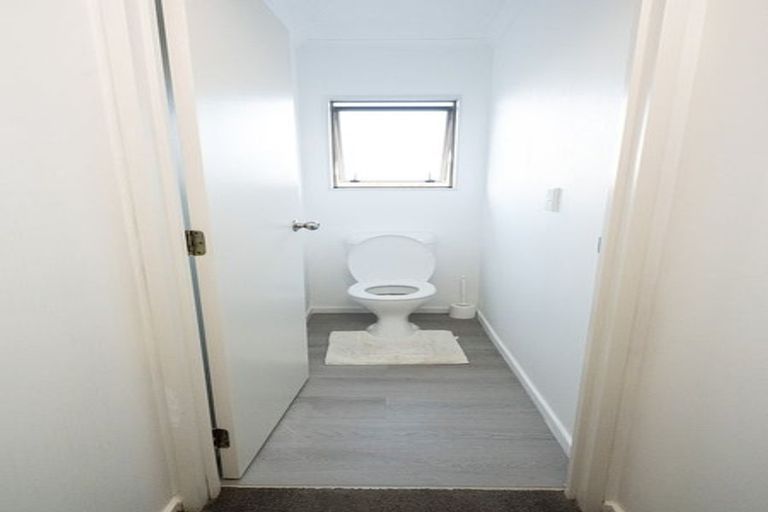 Photo of property in 25 Loughanure Place, Massey, Auckland, 0614