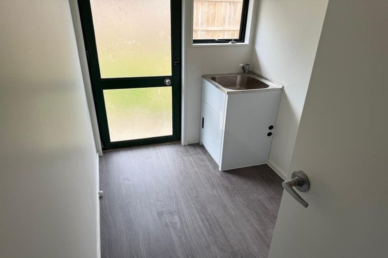 Photo of property in 10 Kaponga Crescent, New Lynn, Auckland, 0600