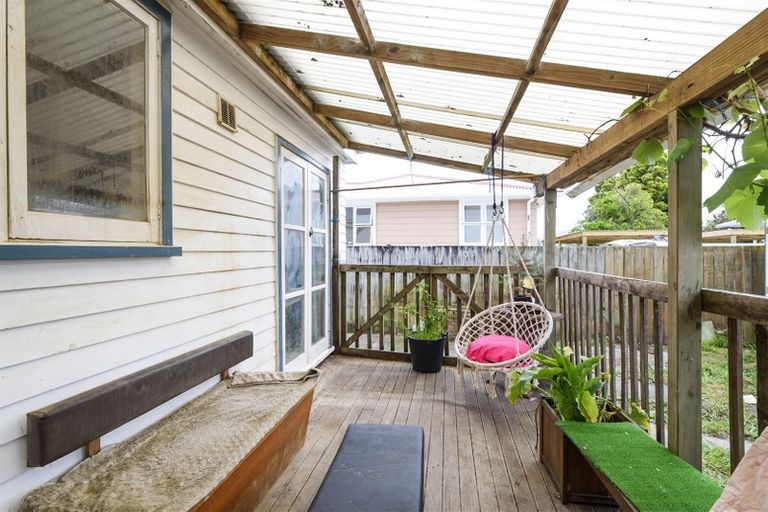 Photo of property in 31 Cobham Crescent, Kelston, Auckland, 0602