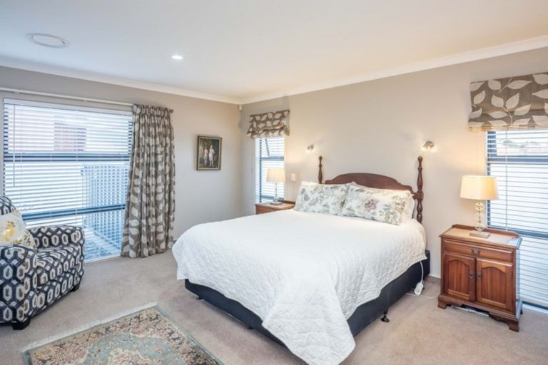 Photo of property in 10 Simpson Crescent, Raumati Beach, Paraparaumu, 5032