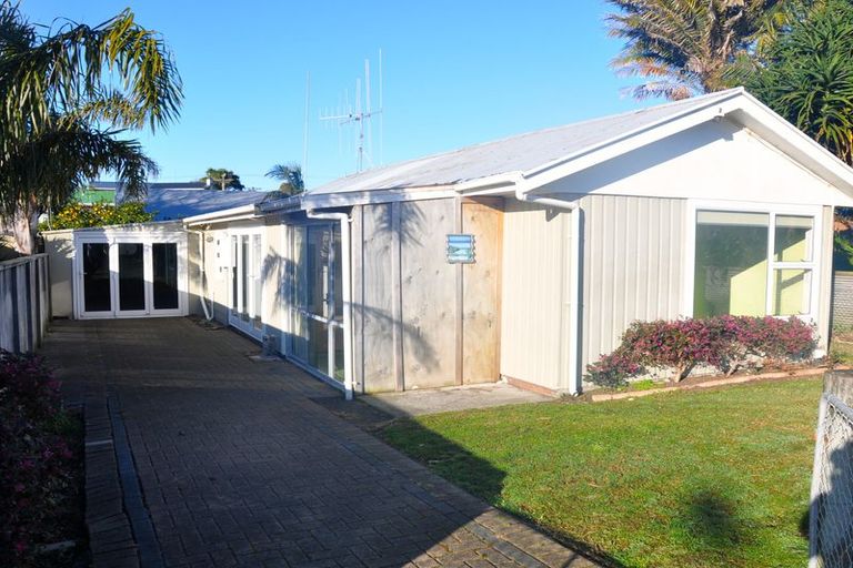 Photo of property in 49 Ocean View Road, Waihi Beach, 3611