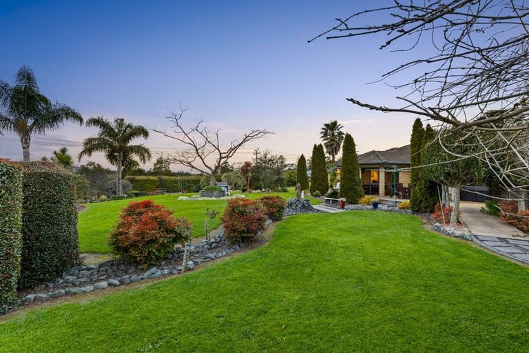 Photo of property in 41 Whangaparaoa Road, Red Beach, 0932