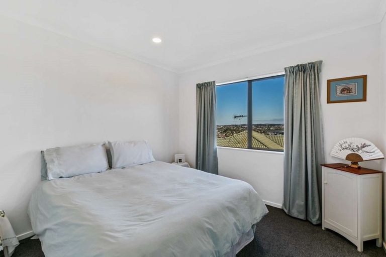 Photo of property in 7 Montcalm Close, Orewa, 0931