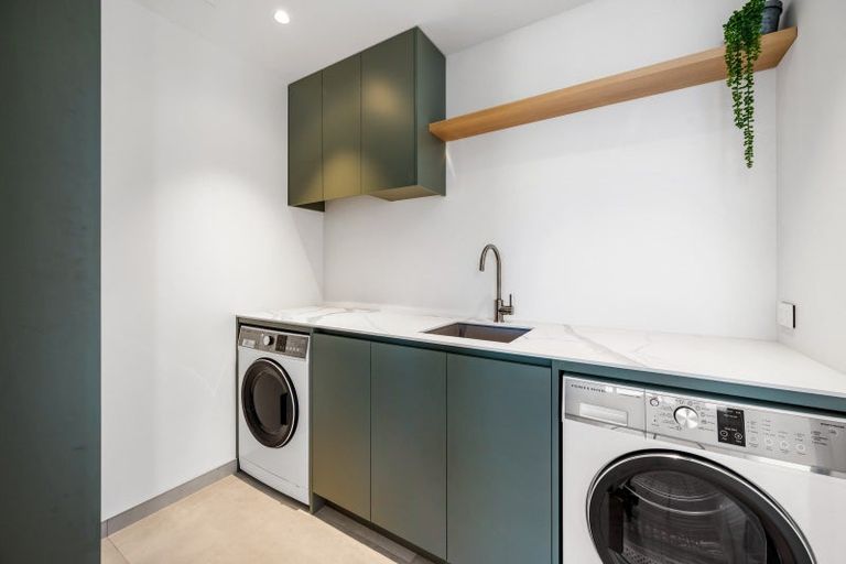 Photo of property in 6 Akitu Rise, Wanaka, 9305