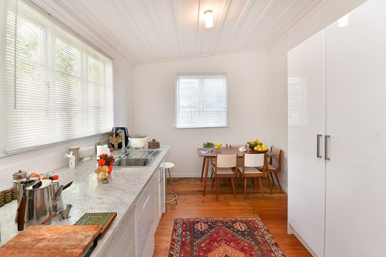 Photo of property in 11 Green Lane, Helensville, 0800