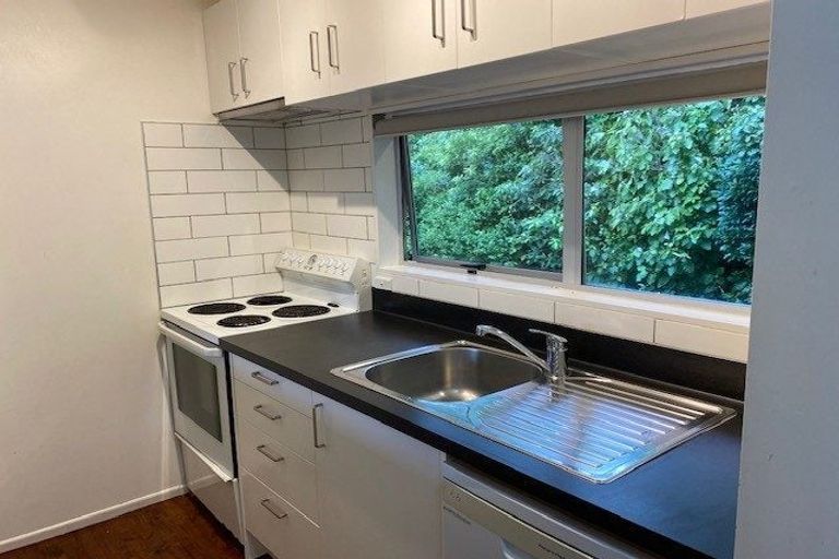 Photo of property in 2/49 Maungaraki Road, Korokoro, Lower Hutt, 5012