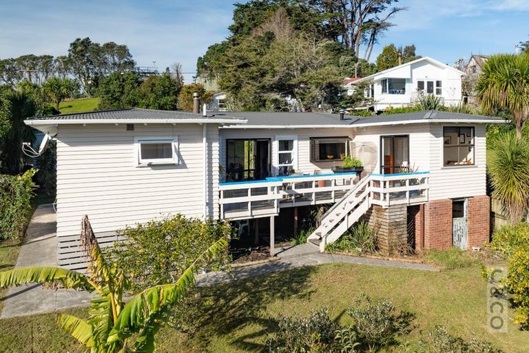 Photo of property in 67 Garfield Road, Helensville, 0800