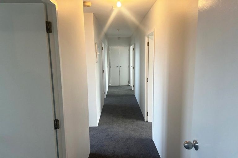 Photo of property in 12 Volta Place, Clendon Park, Auckland, 2103