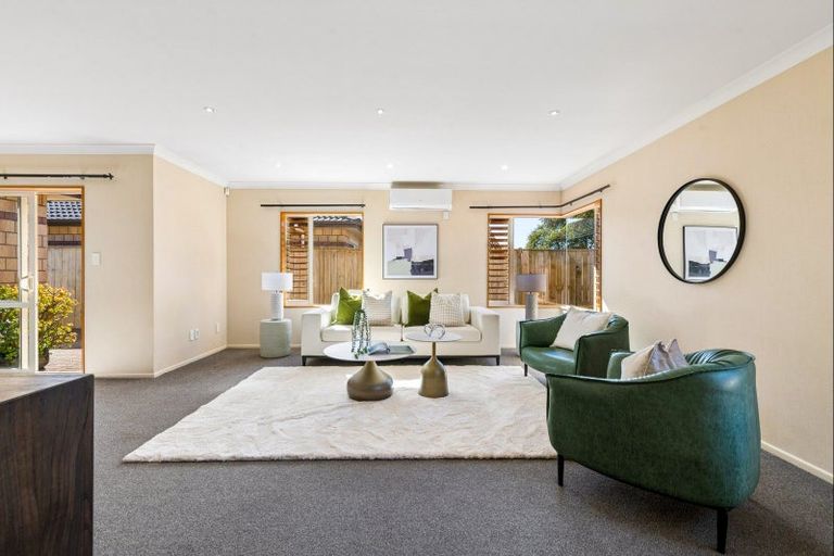 Photo of property in 14 Monash Place, Flat Bush, Auckland, 2016