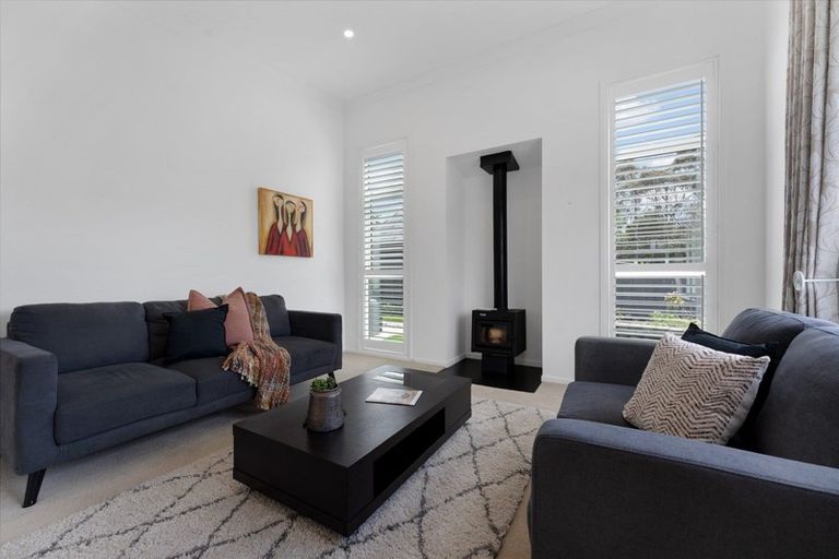 Photo of property in 5 Butler Place, Fitzherbert, Palmerston North, 4410