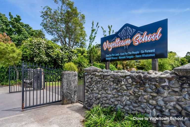 Photo of property in 9 Brois Street, Frankleigh Park, New Plymouth, 4310