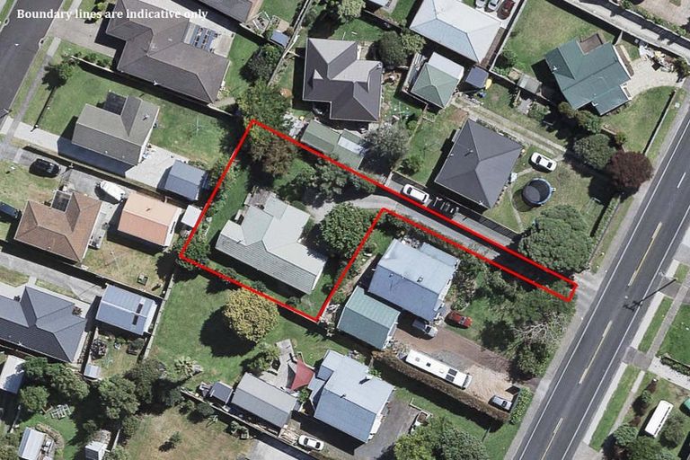 Photo of property in 8a Sandspit Road, Waiuku, 2123