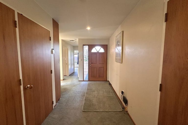 Photo of property in 2 Yarrum Lane, Avonhead, Christchurch, 8042