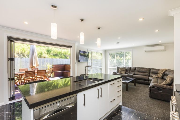 Photo of property in 15 Freedom Drive, Kelvin Grove, Palmerston North, 4414